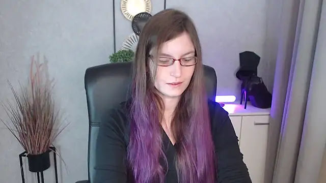 emmaxDelight online show from 19, 11, 2025