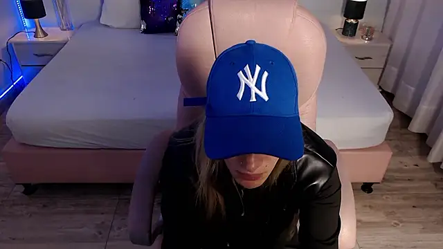 Snapshot of zoe_jones13 chatting on 5, 3, 2026 zoe jones13 online show from 5, 3, 2026