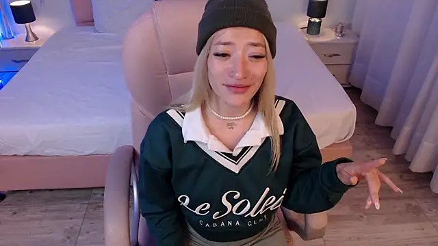 Snapshot of zoe_jones13 chatting on 7, 4, 2026 zoe jones13 online show from 7, 4, 2026