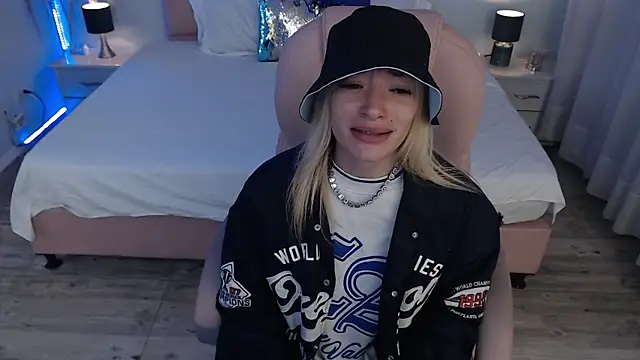 Snapshot of zoe_jones13 chatting on 29, 4, 2026 zoe jones13 online show from 29, 4, 2026