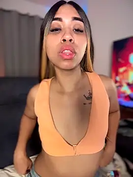 Snapshot of bella__honey chatting on 31, 10, 2025 bella honey online show from 31, 10, 2025