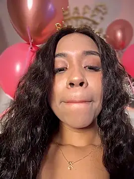 Snapshot of bella__honey chatting on 16, 12, 2025 bella honey online show from 16, 12, 2025