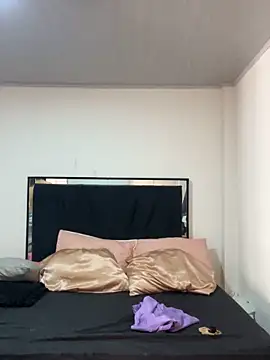 lilithTeen1  online show from 4, 11, 2025