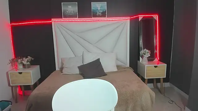 Lina Castle online show from 6, 2, 2025