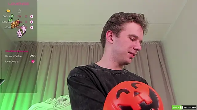 Snapshot of ArthurWhitee chatting on 13, 10, 2025 ArthurWhitee online show from 13, 10, 2025