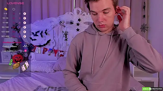 Snapshot of ArthurWhitee chatting on 17, 10, 2025 ArthurWhitee online show from 17, 10, 2025