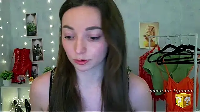  Barbie Kiss  online show from 16, 4, 2026