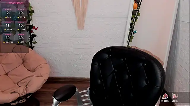 Snapshot of YaraKroft_ chatting on 8, 2, 2025 YaraKroft online show from 8, 2, 2025