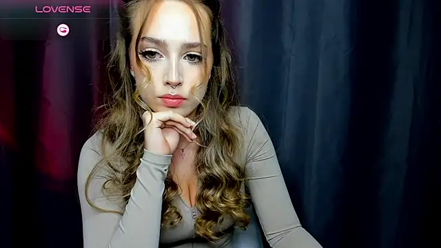 Snapshot of YaraKroft_ chatting on 3, 12, 2025 YaraKroft online show from 3, 12, 2025