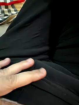 Snapshot of heena13 chatting on 19, 11, 2025 heena13 online show from 19, 11, 2025