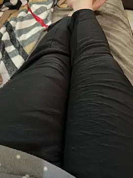 Snapshot of heena13 chatting on 2, 12, 2025 heena13 online show from 2, 12, 2025