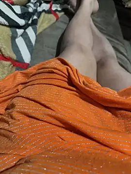 Snapshot of heena13 chatting on 4, 12, 2025 heena13 online show from 4, 12, 2025