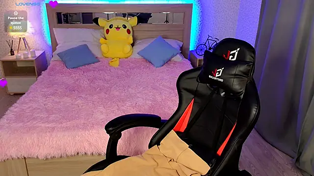 Snapshot of Dina_dee chatting on 3, 12, 2024 Dina dee online show from 3, 12, 2024