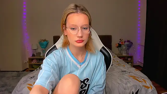 Snapshot of DearLia chatting on 30, 9, 2025 DearLia online show from 30, 9, 2025