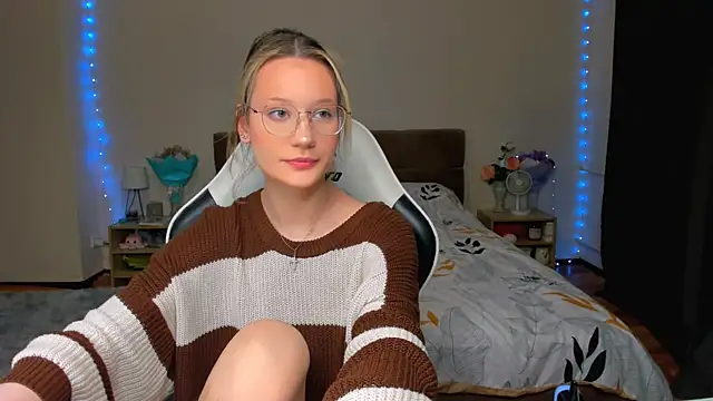 Snapshot of DearLia chatting on 26, 10, 2025 DearLia online show from 26, 10, 2025