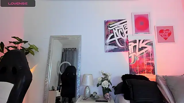 AnnieHuntters online show from 24, 1, 2025