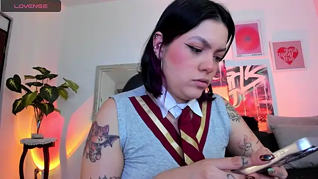 AnnieHuntters online show from 8, 3, 2025