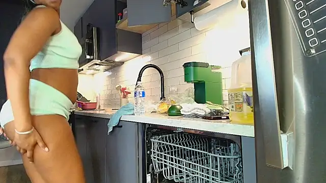 Snapshot of Naomiruty chatting on 4, 4, 2026 Naomiruty online show from 4, 4, 2026
