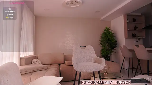 Snapshot of emily_huddson_ chatting on 15, 4, 2026 emily huddson online show from 15, 4, 2026
