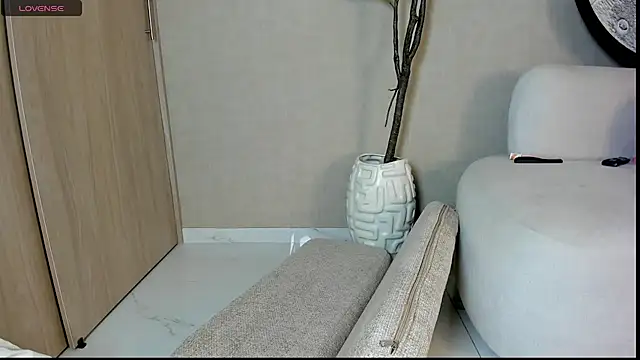 emily huddson  online show from 22, 6, 2026