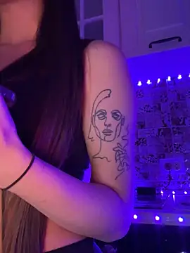 Snapshot of EricaWalls chatting on 4, 2, 2025 EricaWalls online show from 4, 2, 2025