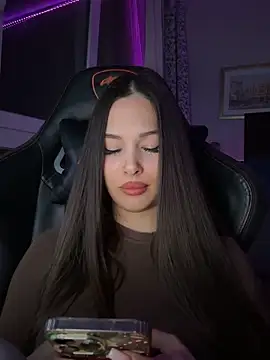 Snapshot of EricaWalls chatting on 4, 11, 2025 EricaWalls online show from 4, 11, 2025