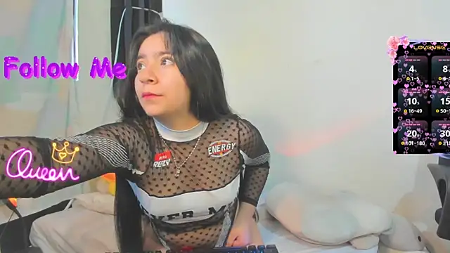 Snapshot of litle_mily_ chatting on 9, 4, 2026 litle mily online show from 9, 4, 2026