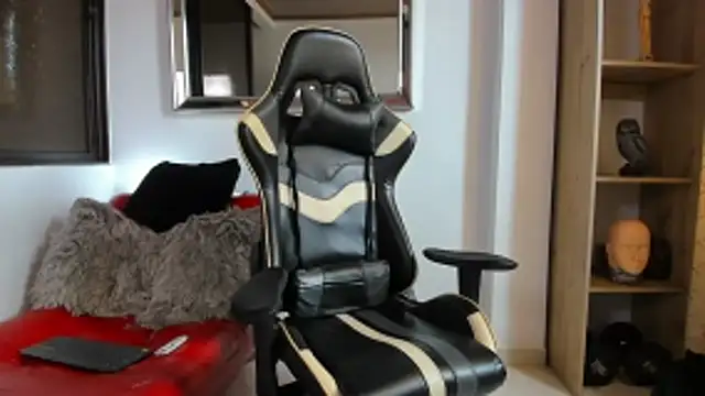 julian wallace online show from 15, 4, 2026