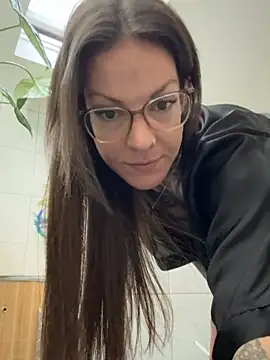 BrownieyQueen online show from 6, 11, 2025