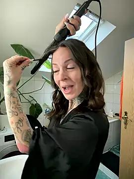 Snapshot of BrownieyQueen chatting on 16, 1, 2026 BrownieyQueen online show from 16, 1, 2026