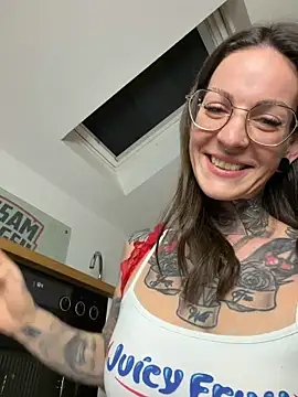 Snapshot of BrownieyQueen chatting on 5, 2, 2026 BrownieyQueen online show from 5, 2, 2026