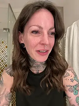 Snapshot of BrownieyQueen chatting on 21, 2, 2026 BrownieyQueen online show from 21, 2, 2026