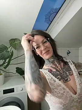 Snapshot of BrownieyQueen chatting on 2, 3, 2026 BrownieyQueen online show from 2, 3, 2026