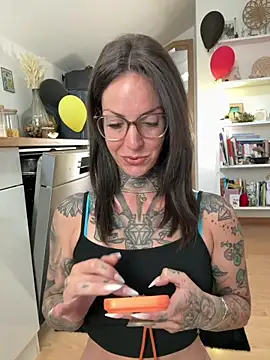 BrownieyQueen online show from 23, 6, 2026
