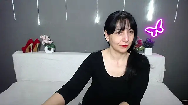 Snapshot of LiluGrants chatting on 19, 4, 2026 LiluGrants online show from 19, 4, 2026