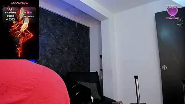 Snapshot of Bella_Evans_ chatting on 6, 11, 2025 Bella Evans online show from 6, 11, 2025