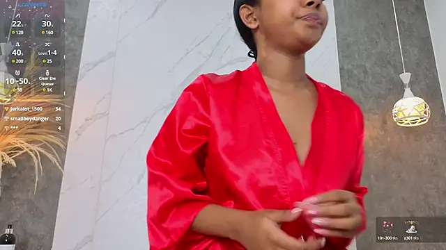 Snapshot of GabrielaLugo chatting on 5, 3, 2025 GabrielaLugo online show from 5, 3, 2025