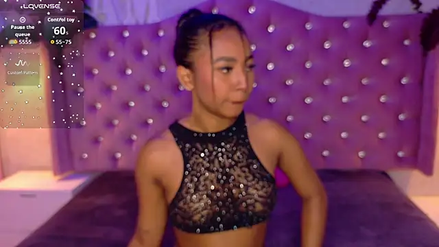 Snapshot of GabrielaLugo chatting on 6, 11, 2025 GabrielaLugo online show from 6, 11, 2025