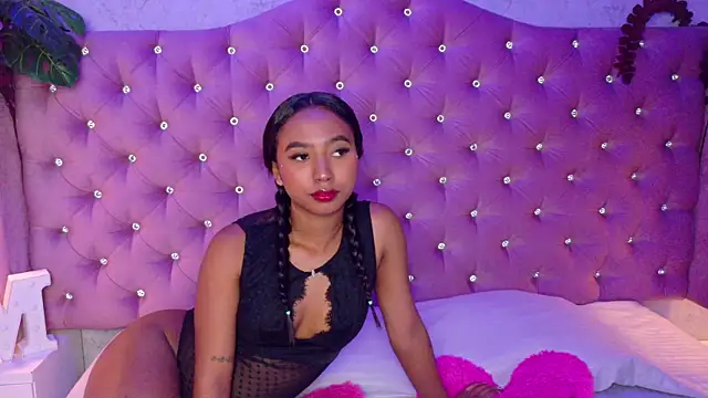 Snapshot of GabrielaLugo chatting on 17, 11, 2025 GabrielaLugo online show from 17, 11, 2025