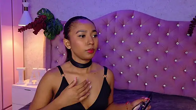 Snapshot of GabrielaLugo chatting on 20, 11, 2025 GabrielaLugo online show from 20, 11, 2025