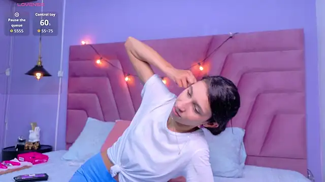 Beautifulskinny18 online show from 11, 1, 2026