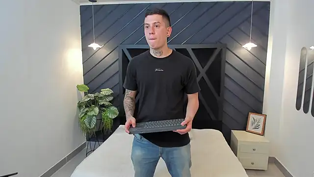 Yeiko Romero  online show from 12, 2, 2025