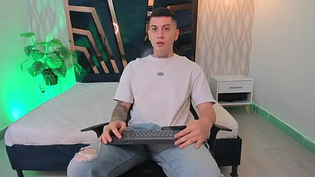 Yeiko Romero  online show from 15, 3, 2025