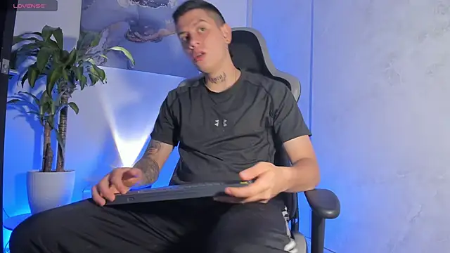 Snapshot of Yeiko_Romero_ chatting on 22, 12, 2025 Yeiko Romero online show from 22, 12, 2025