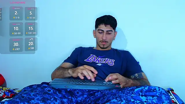 Snapshot of Thomass00 chatting on 28, 12, 2024 Thomass00 online show from 28, 12, 2024