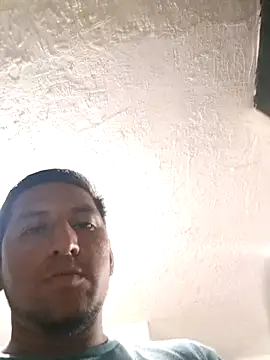 Snapshot of littleboyhot95 chatting on 3, 10, 2025 littleboyhot95 online show from 3, 10, 2025