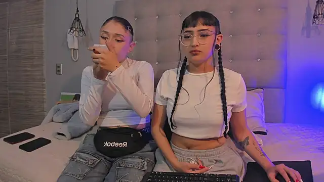 Zowi Hottiee online show from 8, 1, 2025