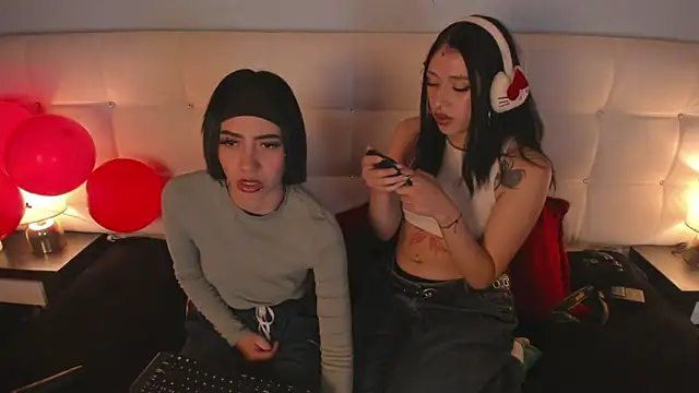 Zowi Hottiee online show from 14, 2, 2025