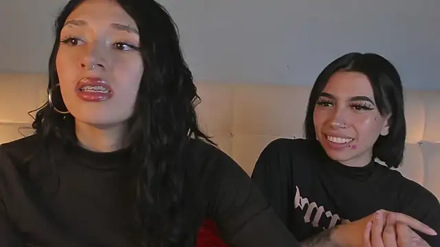 Zowi Hottiee online show from 11, 3, 2025