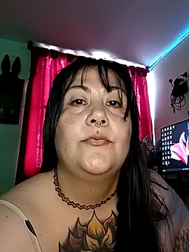 Snapshot of l1la_Rav3n chatting on 8, 5, 2026 l1la Rav3n online show from 8, 5, 2026